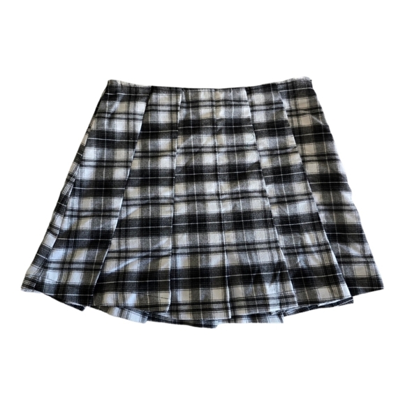 Forever 21 Short Skirt Women Sz M White Black Striped Print Pleated Fit - Picture 1 of 9